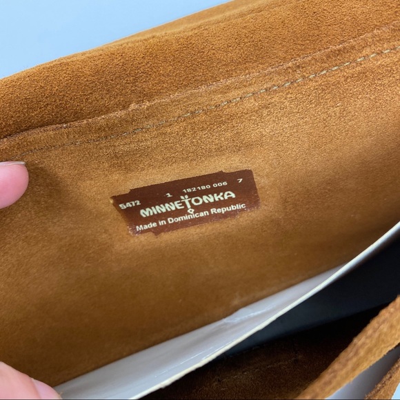 MINNETONKA tan suede fringe boho crossbody purse - Picture 4 of 5